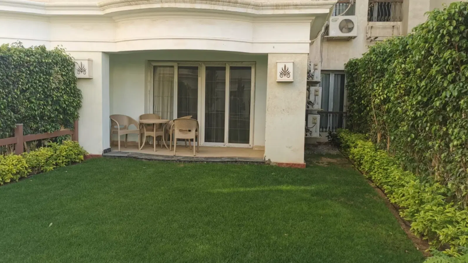 The lowest rental price for I villa furnished with AC and a direct view of Majestic Lake