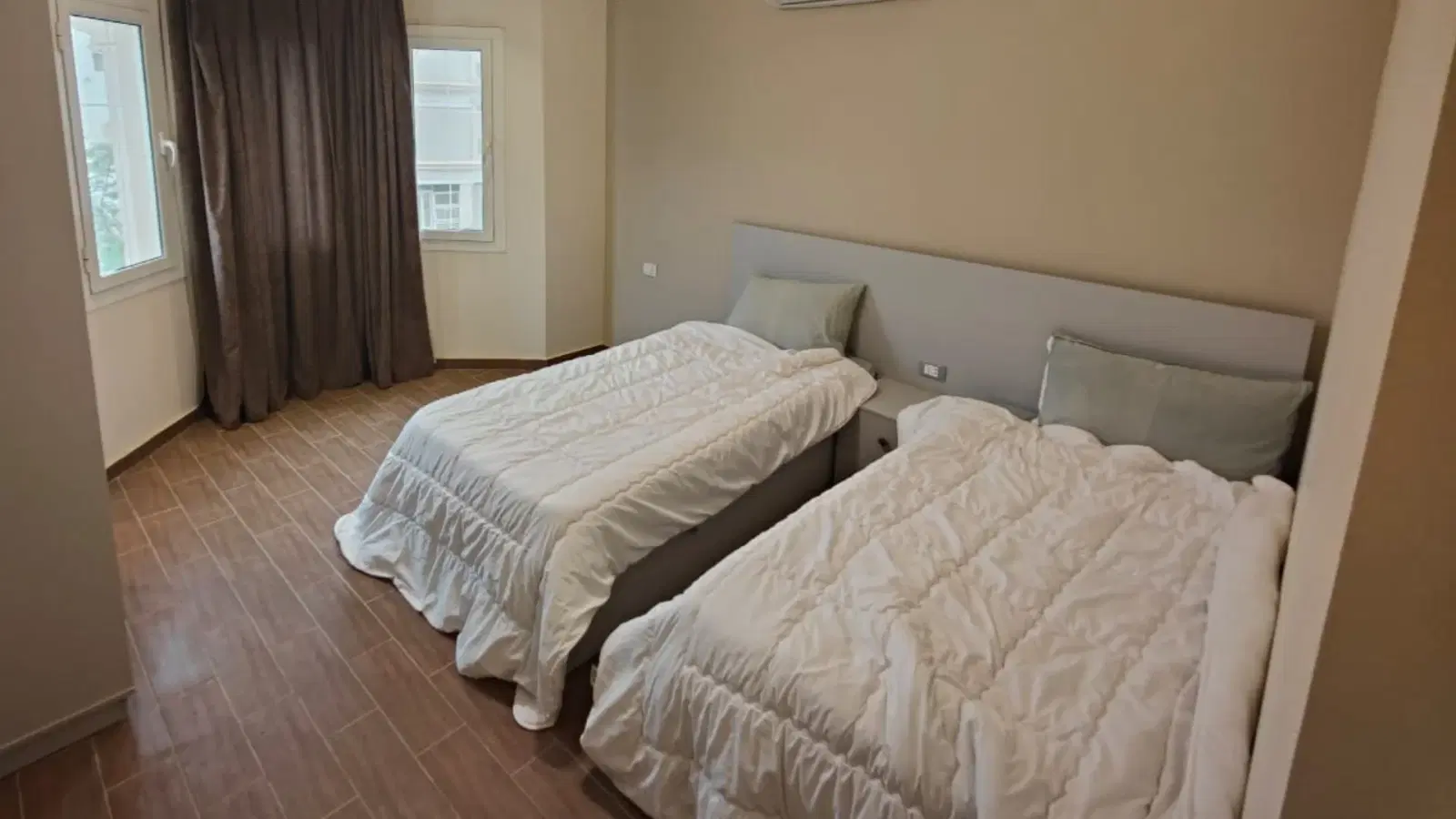 The lowest rental price for I villa furnished with AC and a direct view of Majestic Lake
