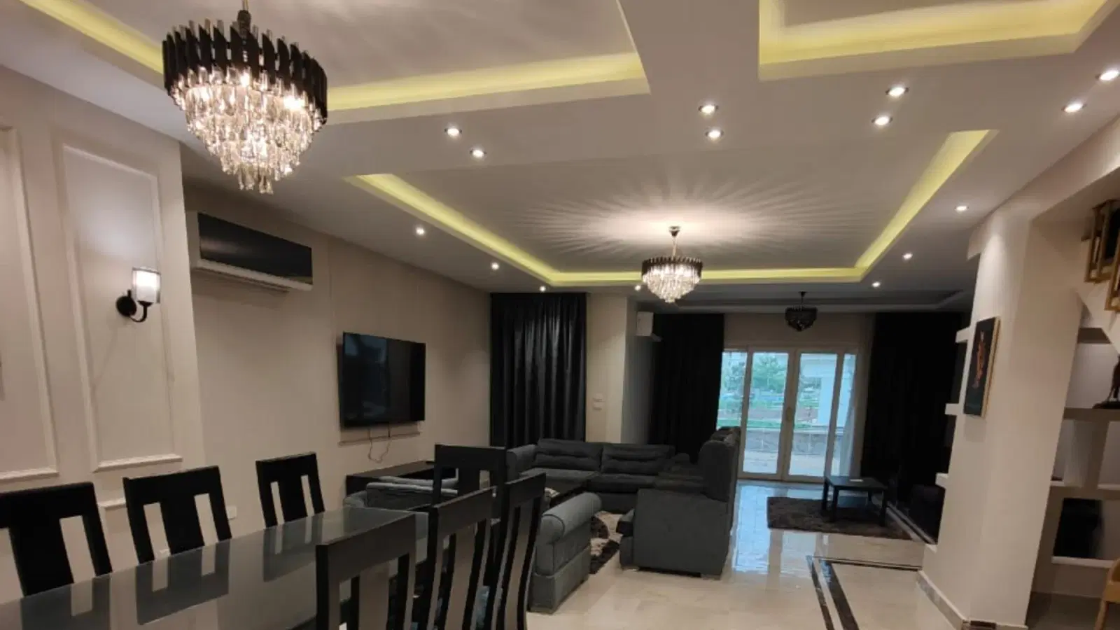 The lowest rental price for I villa furnished with AC and a direct view of Majestic Lake