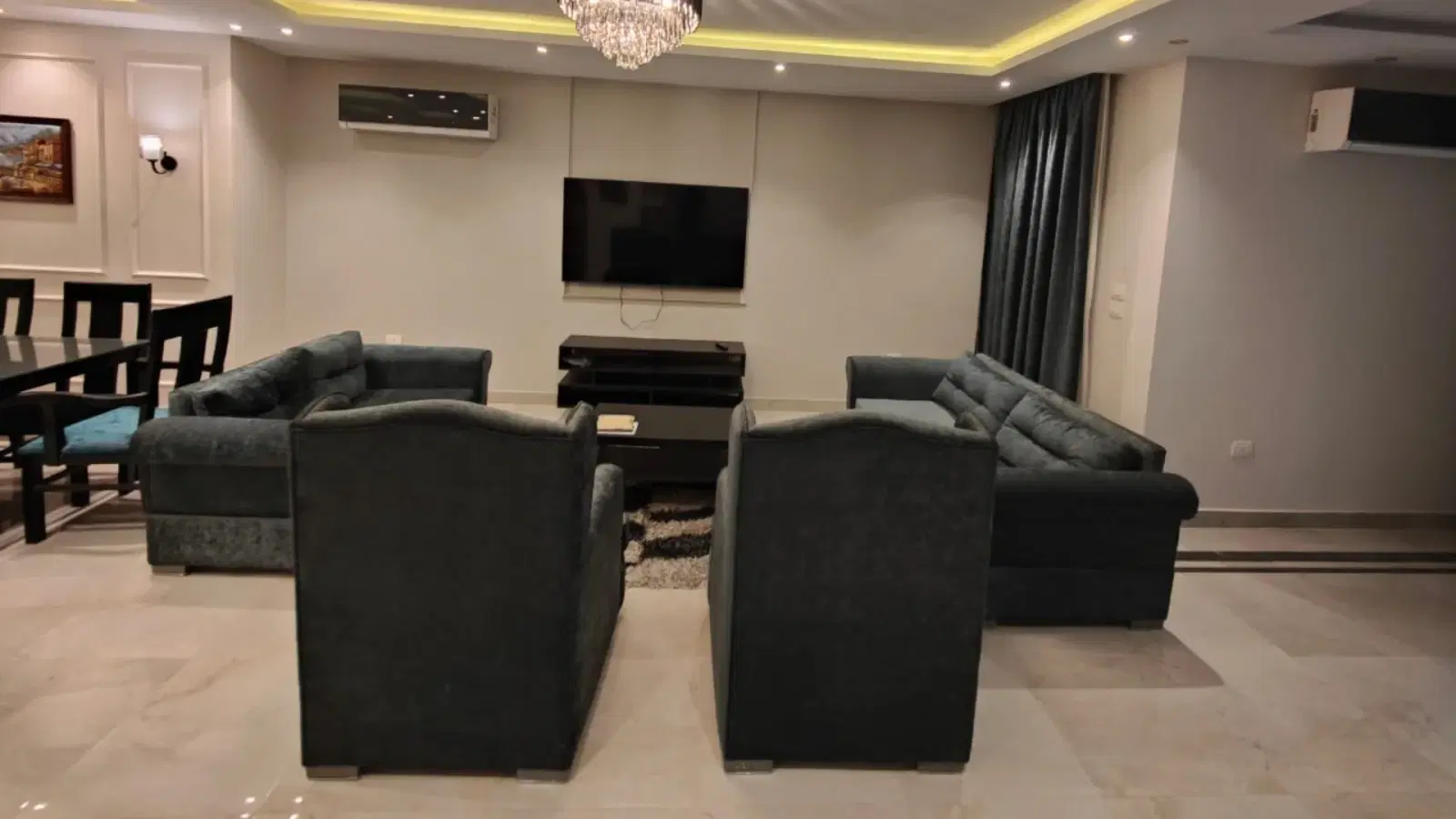 The lowest rental price for I villa furnished with AC and a direct view of Majestic Lake