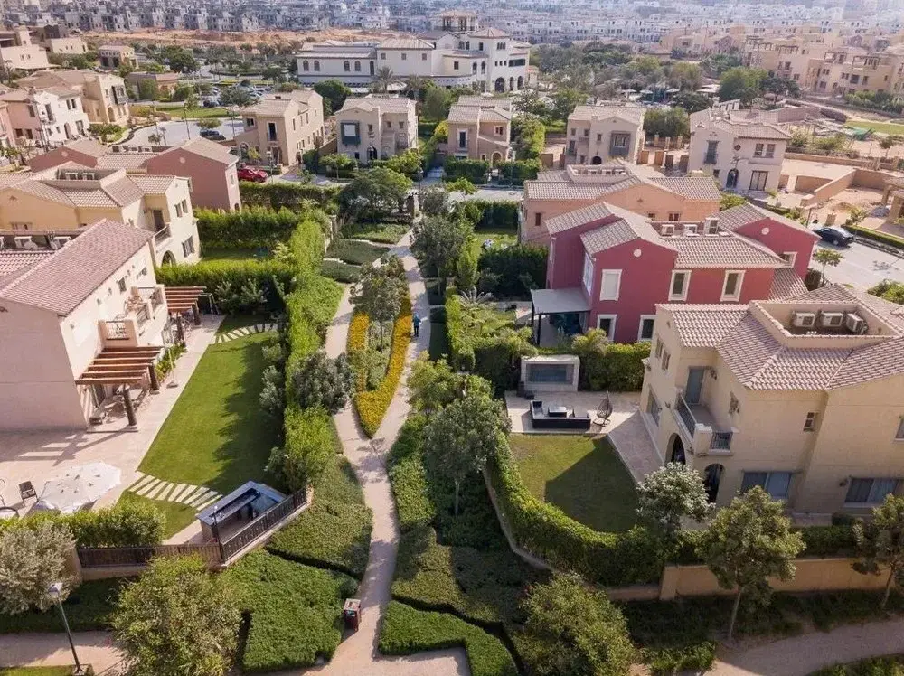 For quick sale, Stand alone is finished with AC , Ready to move in MIVIDA new Cairo