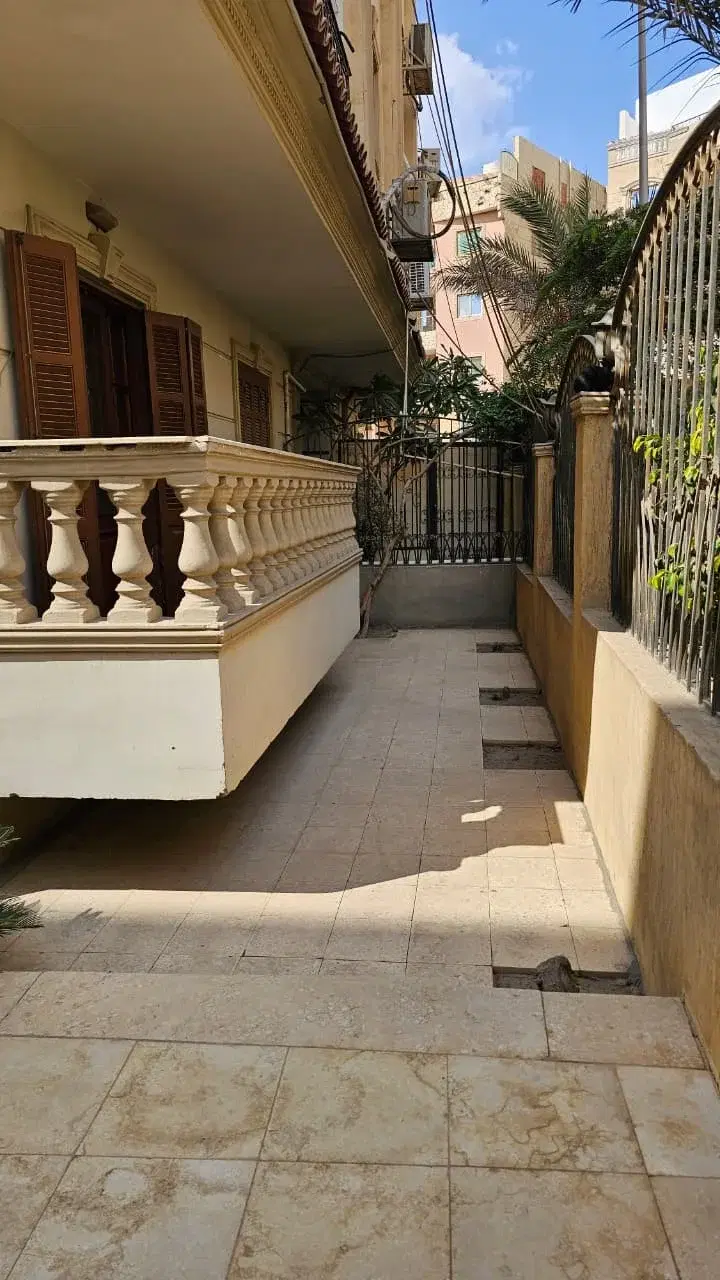 دوبلكس للبيع متشطب بالكامل مع حديقة خاصة في حي 3/4، التجمع الخامس